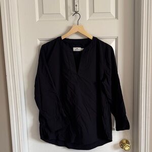 Vineyard Vines Performance Size L Black V-Neck Blouse